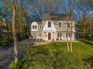 627 Hunter Rd, Glenview, IL 60025