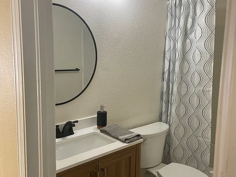 116 S Fraser Ct — Photo 3
