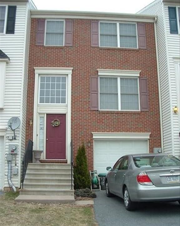 1st image of 107 N Oak St