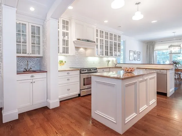 11 Marial Dr, Dartmouth, MA 02748