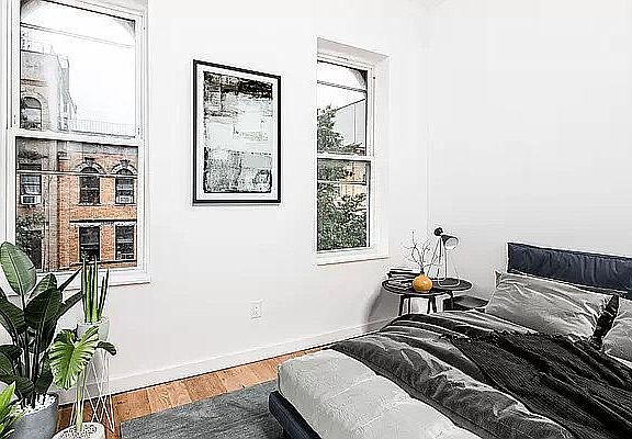 5th image of 276 Linden St APT 1