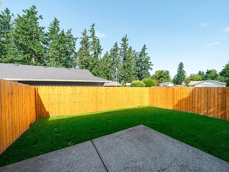773 N Pine St — Photo 28