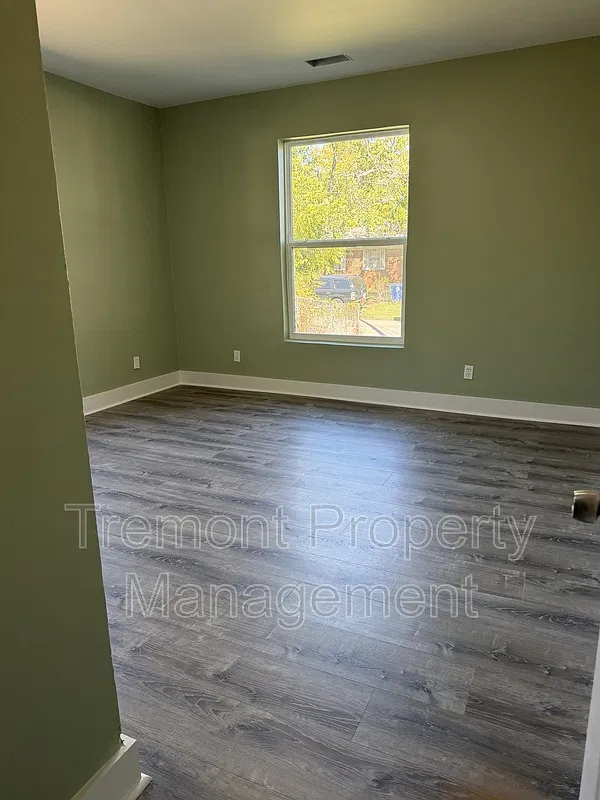 2 bed, 1.0 bath, 1216 sqft, $1,299 — Photo 2