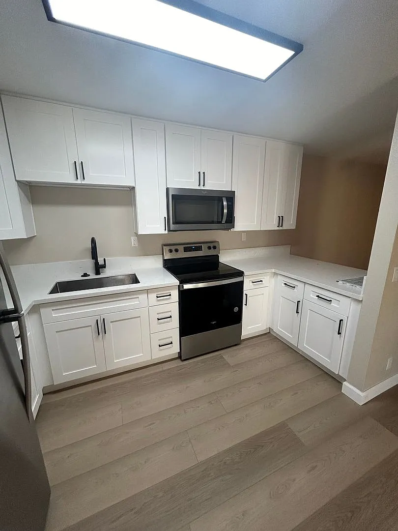 Beautiful Remodeled 2 bedroom 1 bath — Photo 4