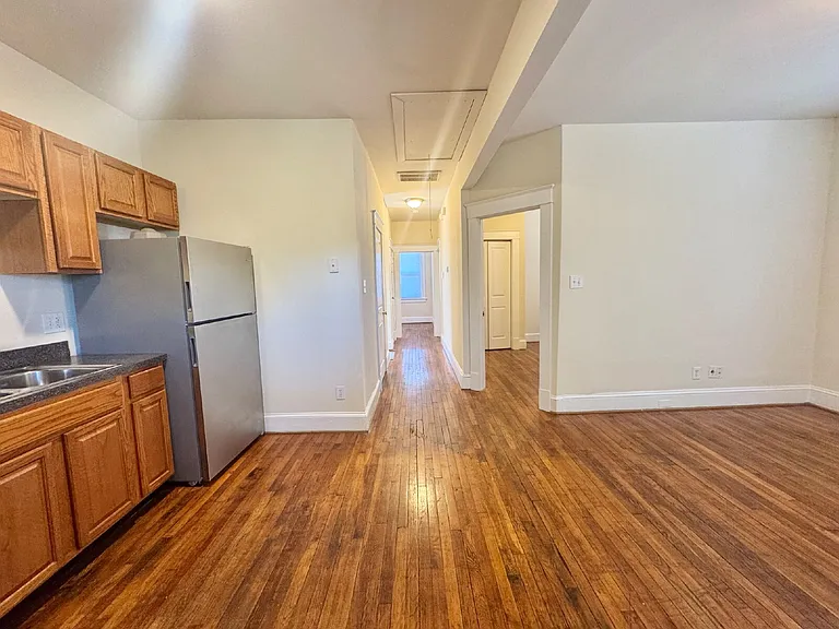 1514 Bainbridge St #B — Photo 8