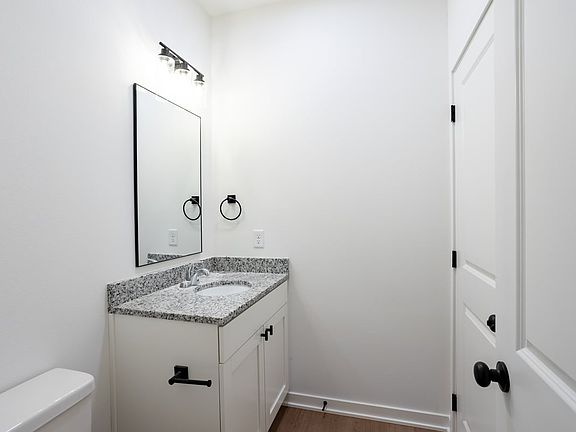 5th image of 920 2nd Ave S #211