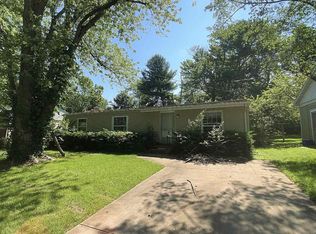 211 S Travelstead Ln, Carbondale, IL 62901