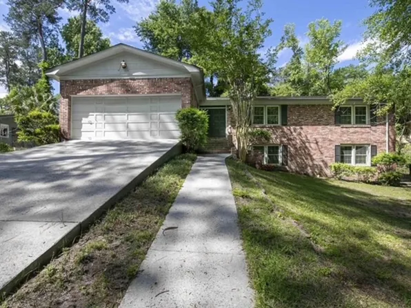 1110 Slann Dr, Cayce, SC 29033