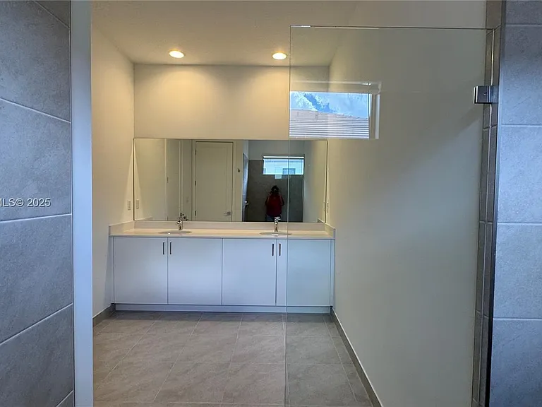 5089 Penella Ave — Photo 10