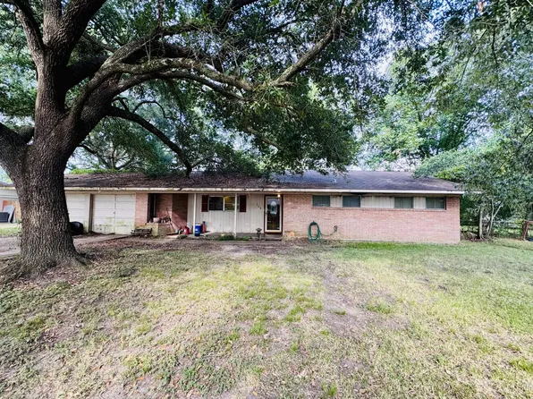 140 East St, Liberty, TX 77575
