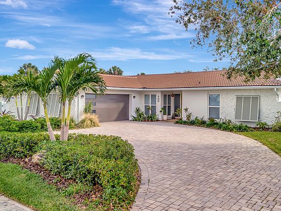 3rd image of 900 Eden Isle Dr NE