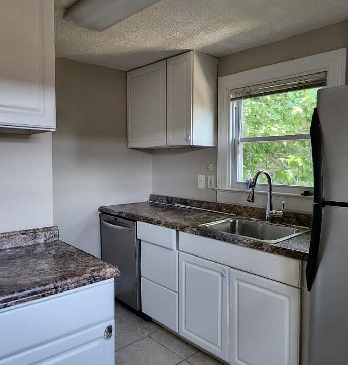 1st image of 405 E Raymond Ave APT 2
