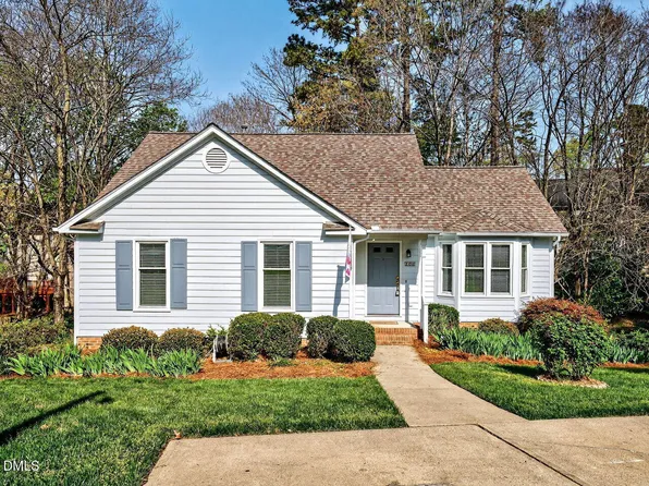 106 Majnun Ln, Cary, NC 27513