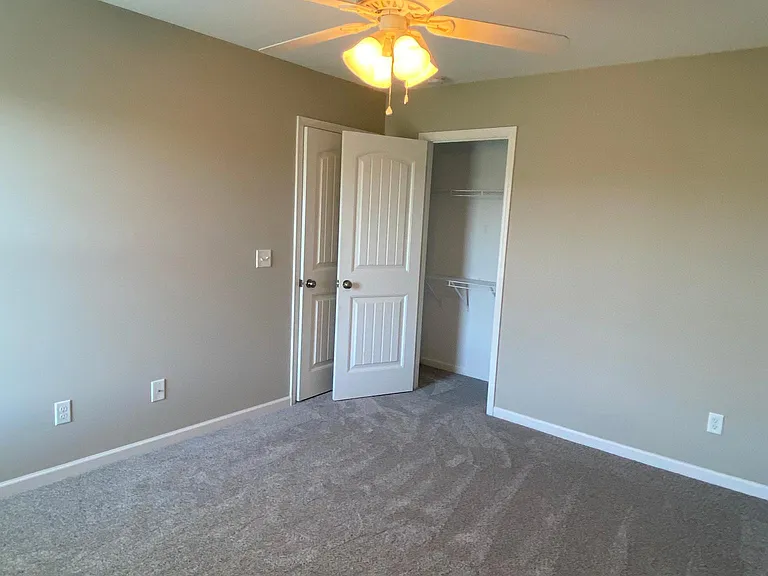 545 Foxfield Ct — Photo 6