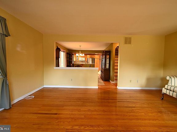 2nd image of 901 Quinton St