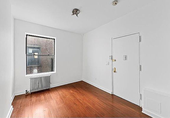 3rd image of 246 W 18th St APT 4