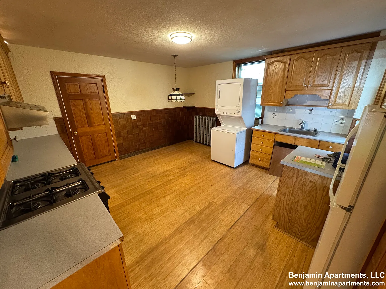 3 bed, 999 sqft, $3,300 — Photo 1
