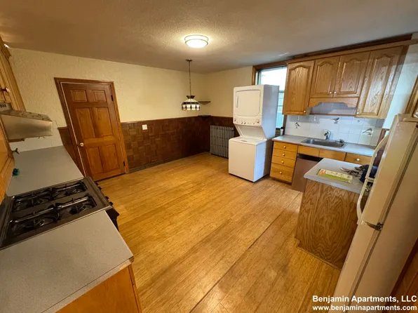 234 Cypress St #A, Brookline, MA 02445