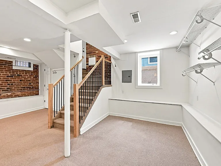 2630 N York St — Photo 17