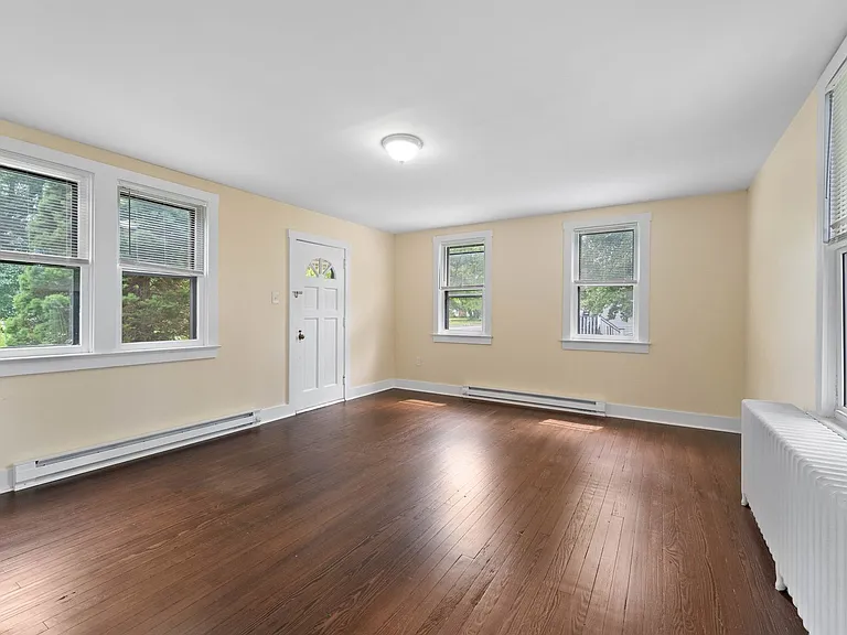 519 Kings Hwy — Photo 13