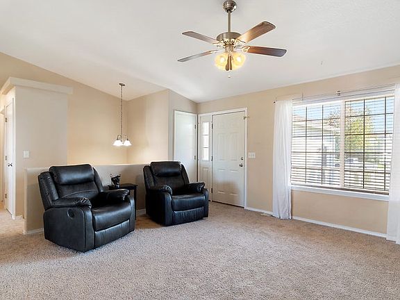 3rd image of 727 E Kathy Lee Ave