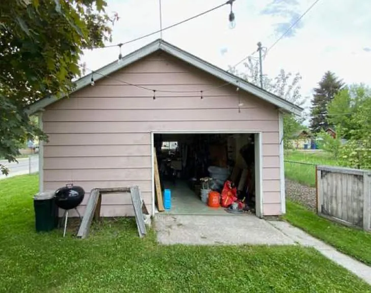 542 N Black Ave — Photo 18
