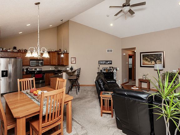 3rd image of 107 Centennial Dr