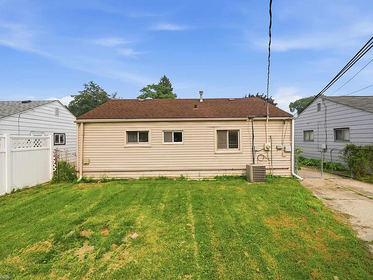 28311 Waverly St — Photo 17