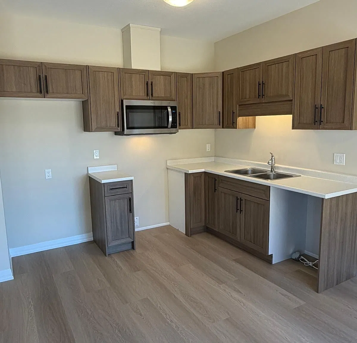 3 bed, $2,400 — Photo 3
