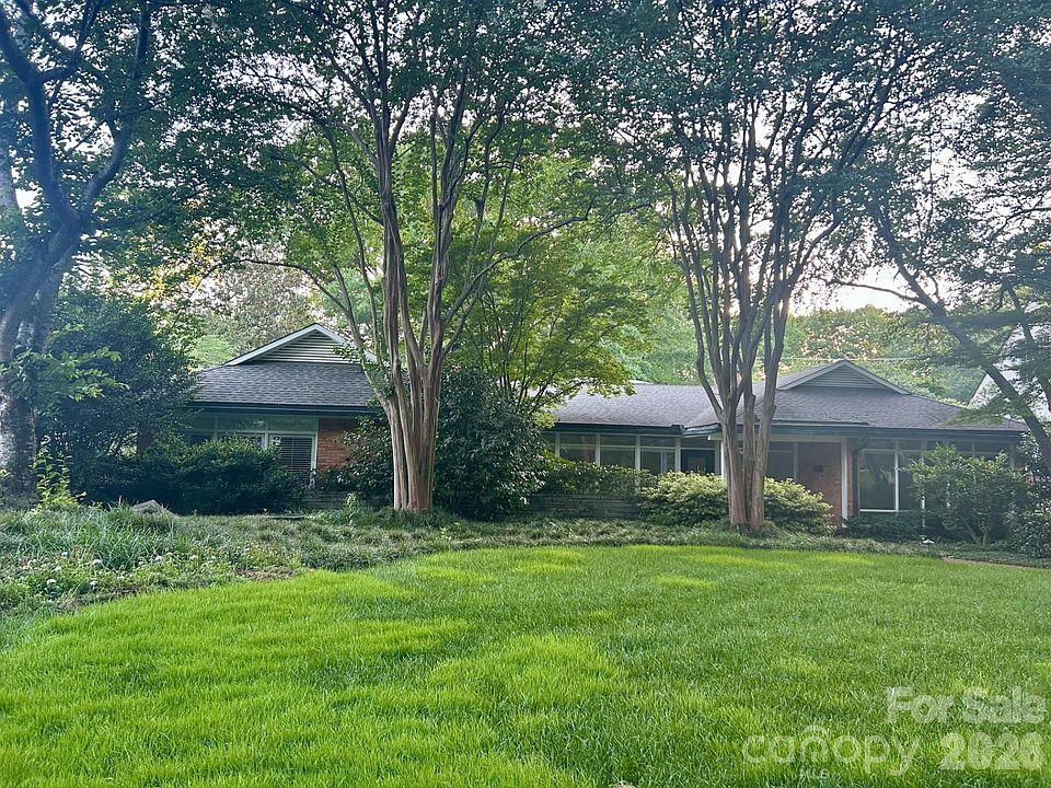 2nd image of 810 Colville Rd