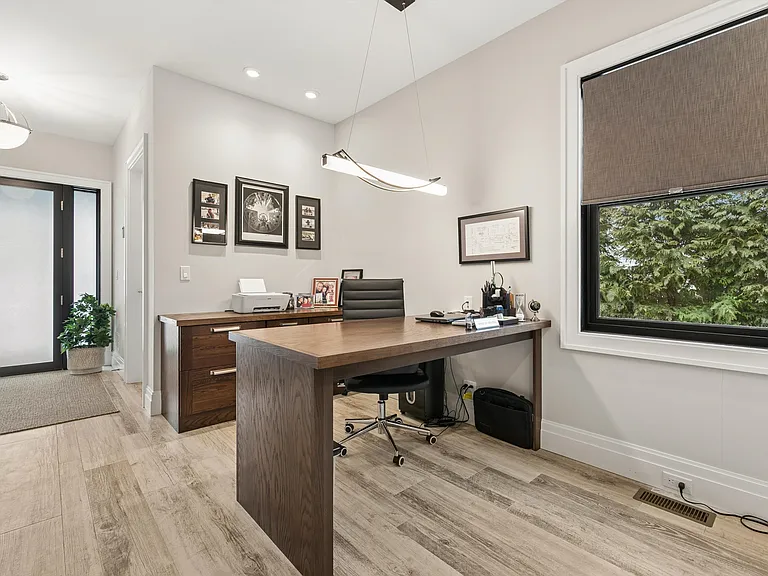 55 S Phillips Ave — Photo 14
