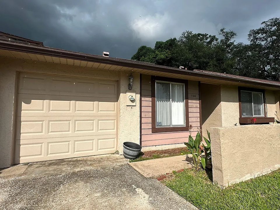 104 Sycamore Ct