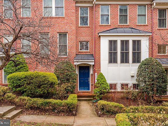 2nd image of 2654 S Kenmore Ct