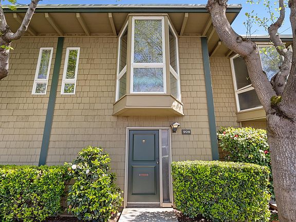 2nd image of 908 Peninsula Ave