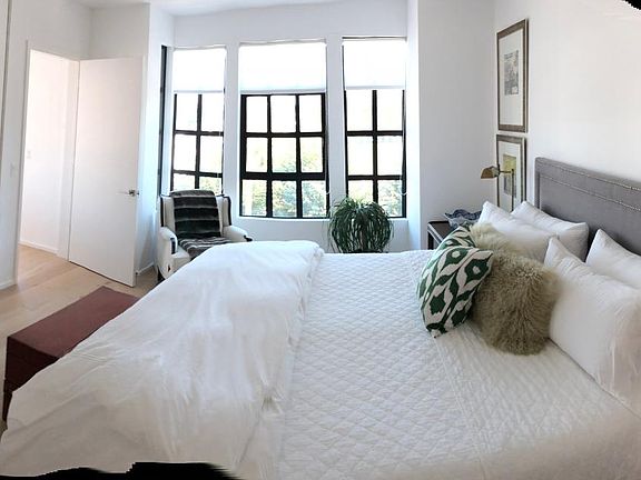 5th image of 310 Carolina St