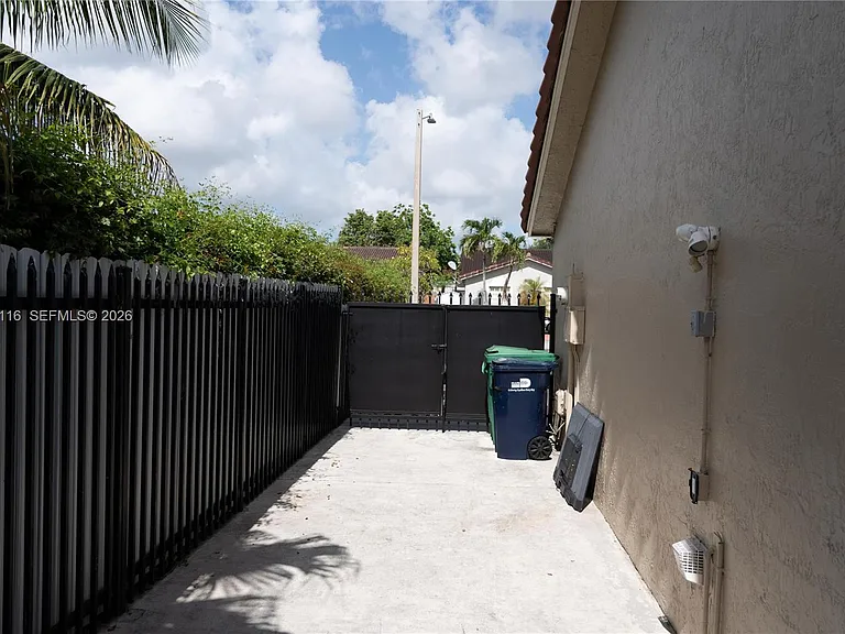 17992 SW 152nd Ct — Photo 29
