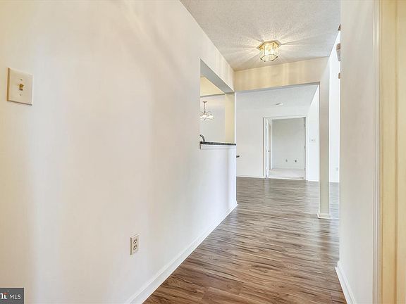 3rd image of 10022 Vanderbilt Cir APT 10-13
