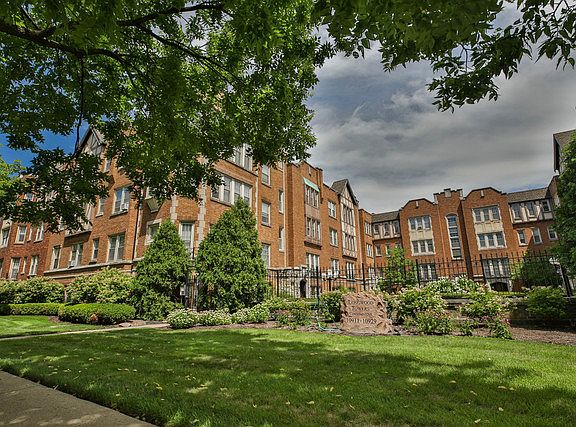 2nd image of 10941 S Longwood Dr Unit 2N