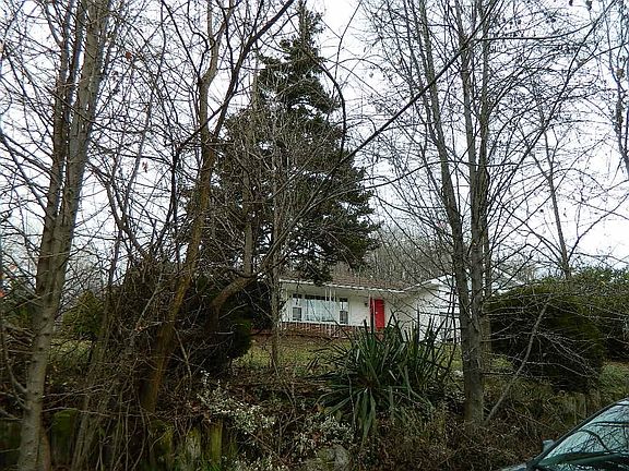 2nd image of 4483 Woodland Ave