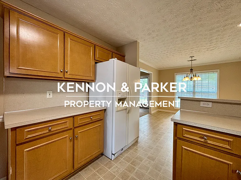 8028 Garrett Pines Dr — Photo 18