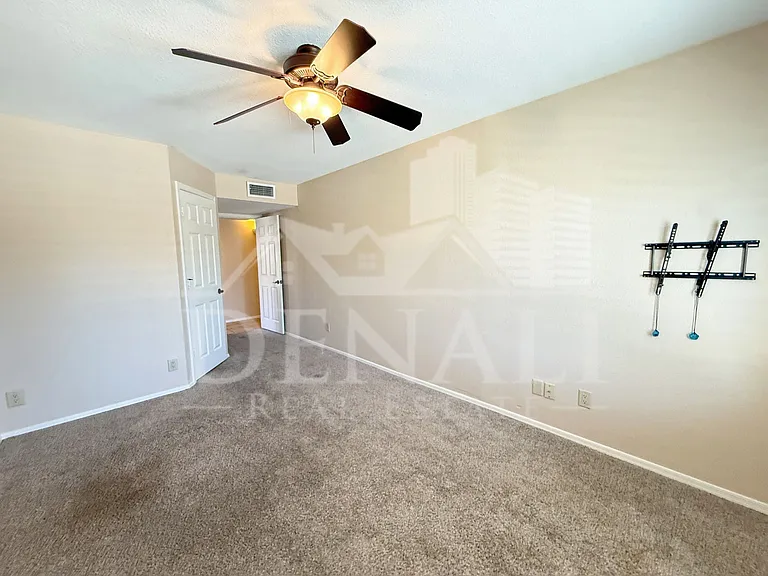 1211 E Drake Dr — Photo 22