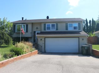 601 Deerpath Dr, Lindenhurst, IL 60046