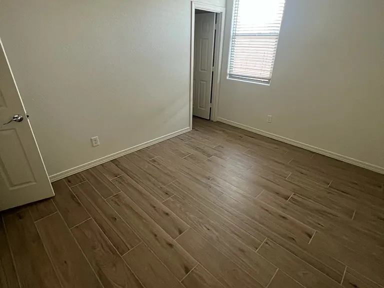 7224 S 33rd Ln — Photo 13