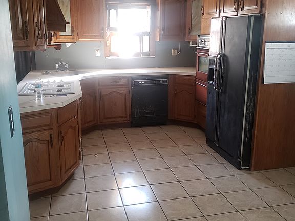3rd image of 27 Hillside Ln