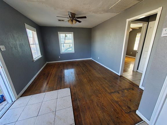 3rd image of 2410 SW D Ave