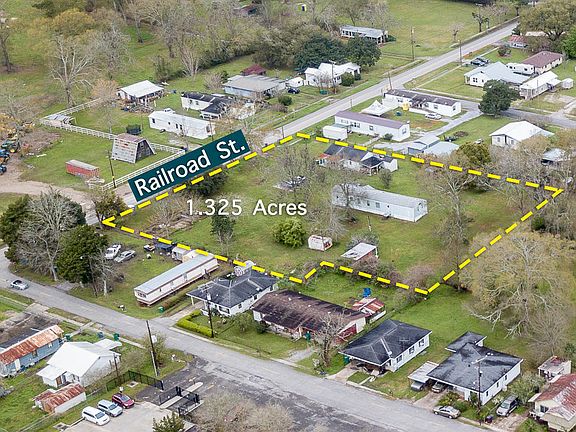 4th image of 205 Railroad St
