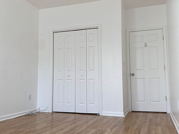 2nd image of 106 Bloomfield Ave #2