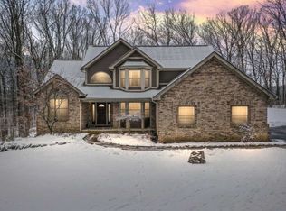 11460 Hearthside Dr, Pinckney, MI