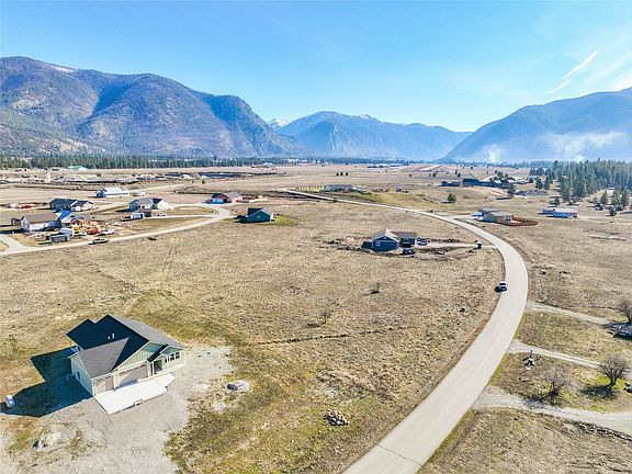 3rd image of 31 Moccasin Ln