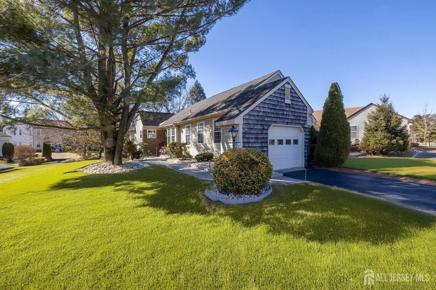 32 George Washington Dr photo 1